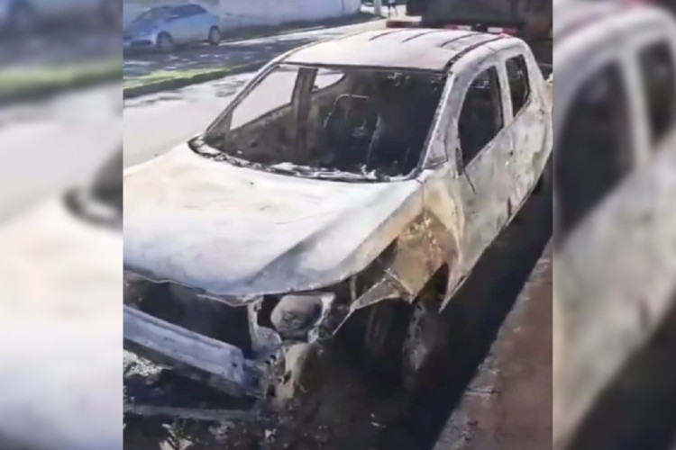 Carro incendiado na estrada do Sítio Baixio do Muquem, no Crato