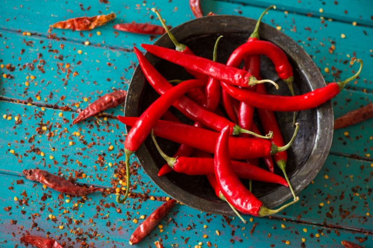 A pimenta favorece a saúde de diversas maneiras (Imagem: marcin jucha | Shutterstock)