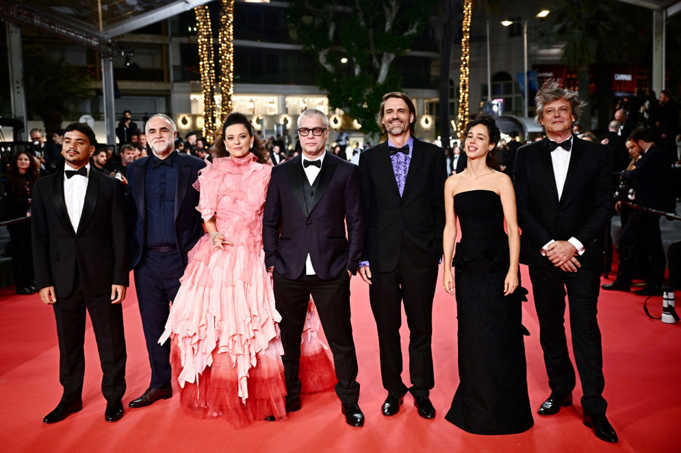 Longa-metragem "Motel Destino" estreou no Festival de Cannes, no último dia 22 de maio, com a presença do elenco e do diretor Karim Ainouz(Foto: Loic Venance/AFP)