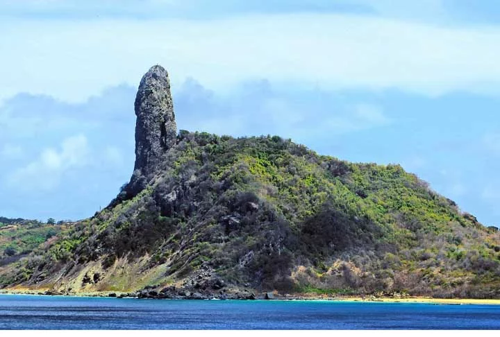 Um dos destinos mais paradisíacos do Brasil, a Ilha de Fernando de Noronha um dia já foi conhecida como a “Ilha Maldita”. Conheça essa história no FLIPAR!