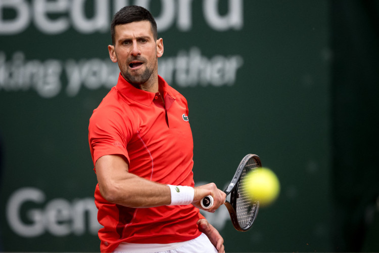 Djokovic enfrenta Pierre-Hugues Herbert em Paris