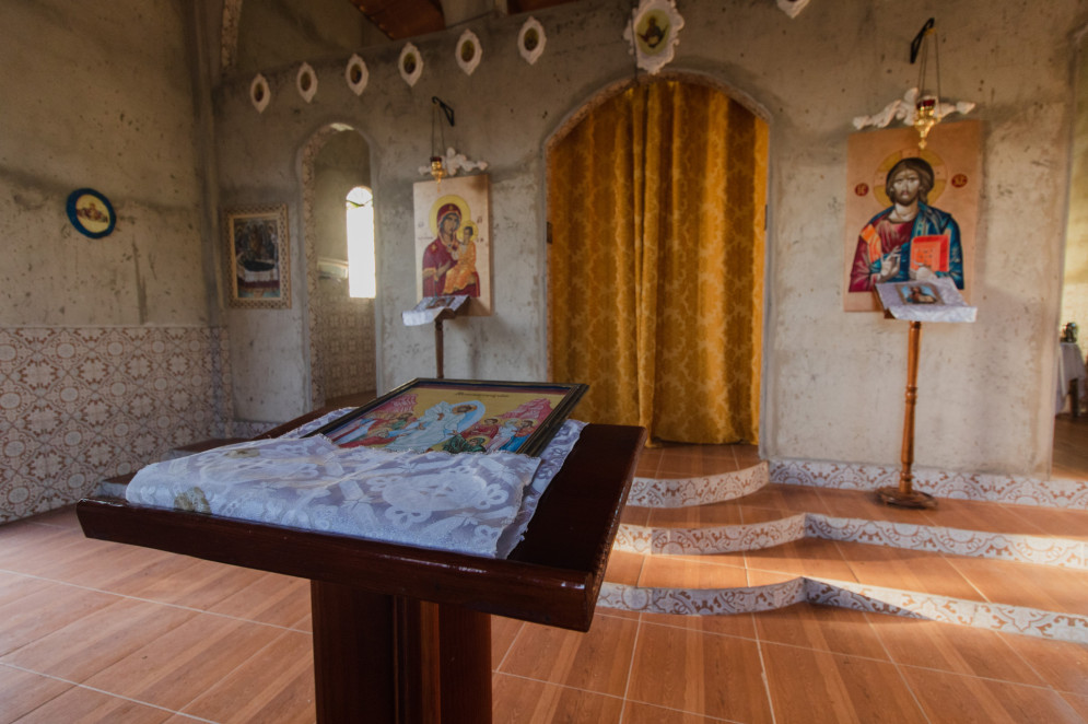 O salão principal da igreja não tem nenhum tipo de assento(Foto: Fernanda Barros / O Povo)