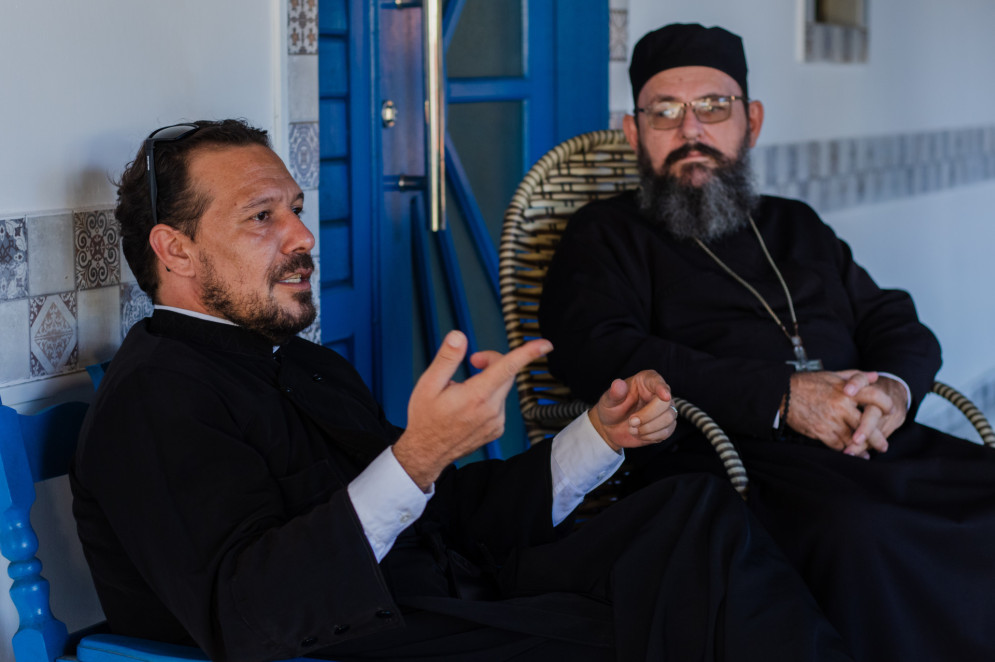 Diego acredita que a Igreja Ortodoxa é mais direta e democrática com os fieis(Foto: Fernanda Barros / O Povo)