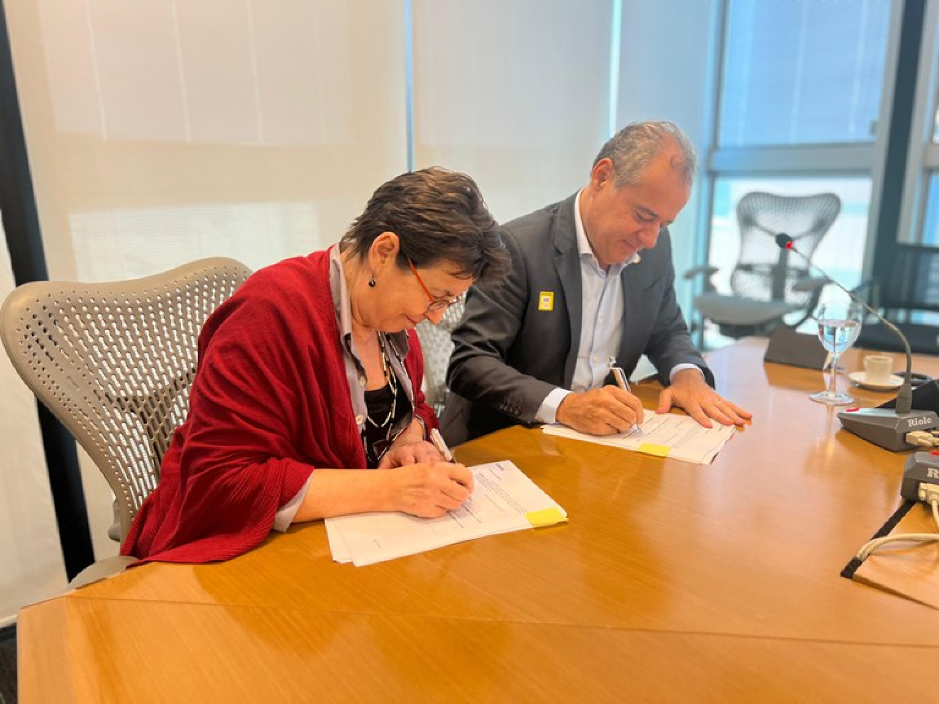 ￼TEREZA Campello e Danilo Cabral assinam termo  (Foto: Agnelo Câmara/ASCOM GOV)