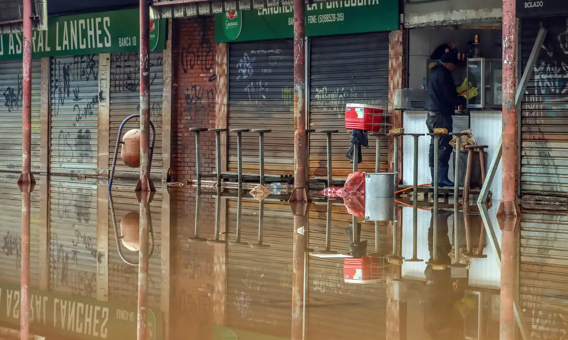 Nível do Guaíba cai 16cm em 11 horas, mas segue acima de 4 metros