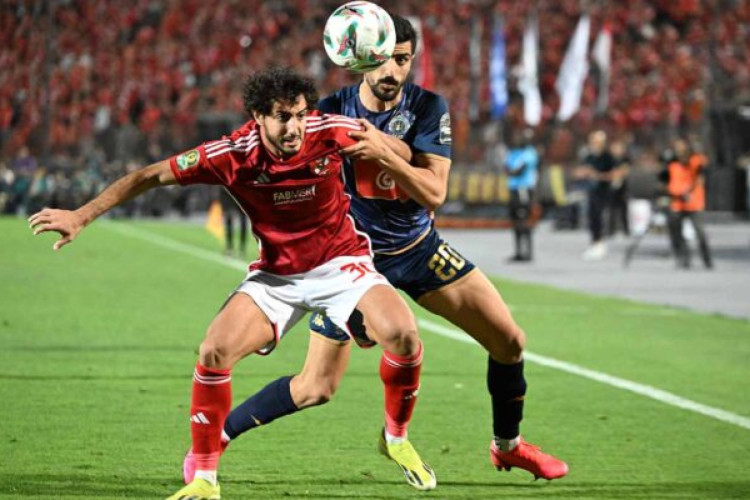 Ahly's Egyptian defender #30 Mohamed Hany fights for the ball with Esperance's Tunisian defender #20 Amine Ben Hamida during the second leg of the CAF Champions League final football match between Egypt's Al-Ahly Tunis' Esperance Sportive de Tunis at the Cairo International stadium on May 25, 2024. (Photo by Khaled DESOUKI / AFP) (Photo by KHALED DESOUKI/AFP via Getty Images)