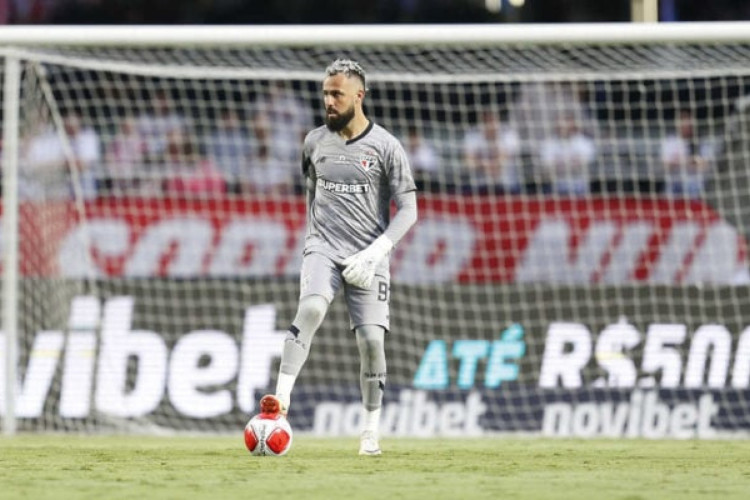 Boa atuação na vitória sobre o Águia de Marabá faz com que goleiro ganhe confiança do técnico Luis Zubeldia para mantê-lo na equipe