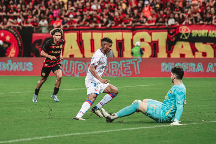 Hércules, volante do Fortaleza, marcou gol na semifinal da Copa do Nordeste contra o Sport