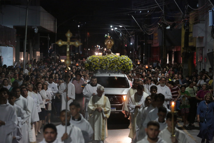 Encerramento da 86ª Semana Eucarística no Santuário Arquidiocesano de Adoração, com missa e procissão da paroquia São Benedito, passando pela igreja do Carmo, e chegando à Catedral.