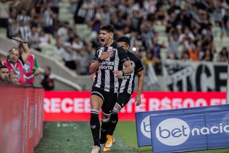 Facundo Barceló comemora gol no jogo Ceará x Coritiba, no Castelão, pela Série B 2024