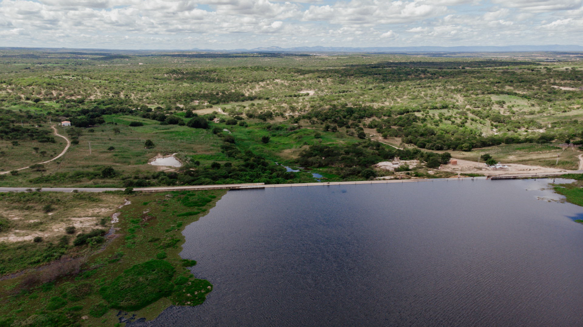 ￼AÇUDE Santa Bárbara, em Jaguaretama: o segundo semestre no Estado é climatologicamente mais seco  (Foto: JÚLIO CAESAR)