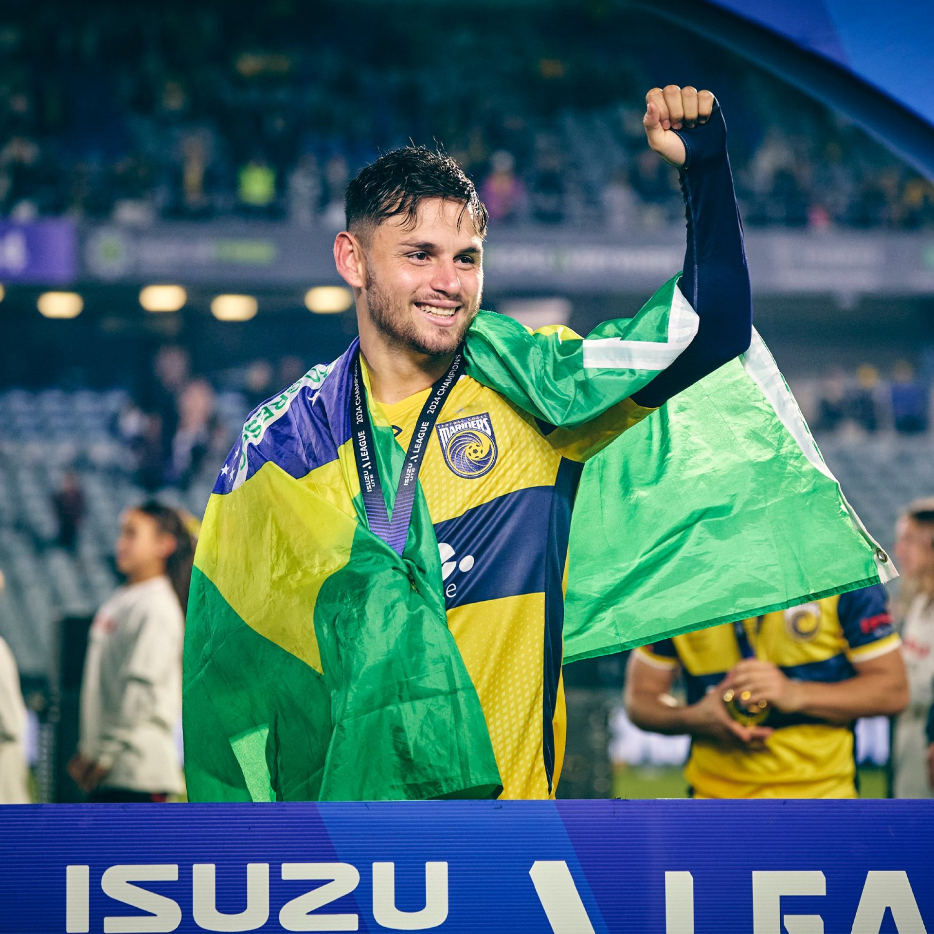 Mikael Doka atua como lateral-direito no Central Coast Mariners, da Austrália (Foto: Divulgação / Central Coast Mariners)