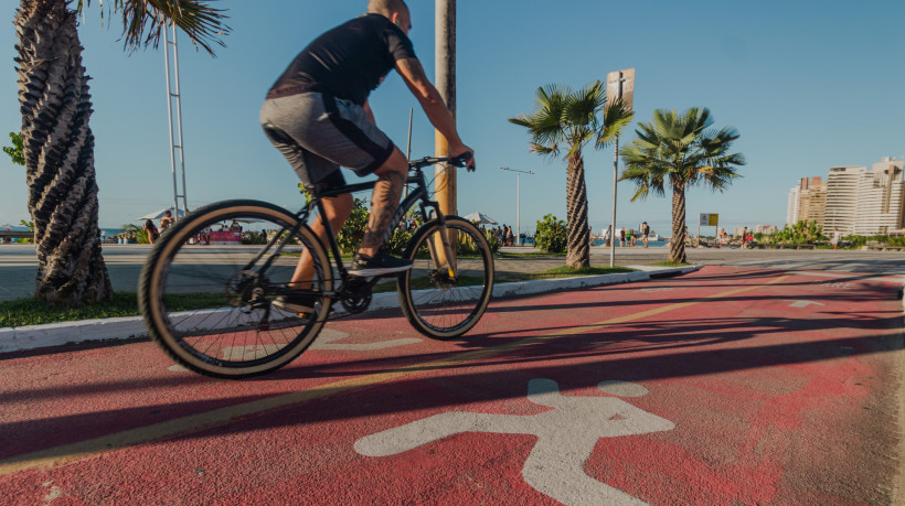 O calçadão da Beira Mar é um dos pontos usados para a prática de ciclismo em Fortaleza