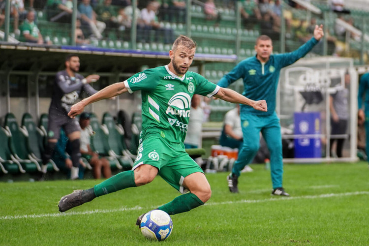 A Chapecoense vai enfrentar o Vila Nova: veja onde assistir à partida ao vivo pela Série B do Campeonato Brasileiro