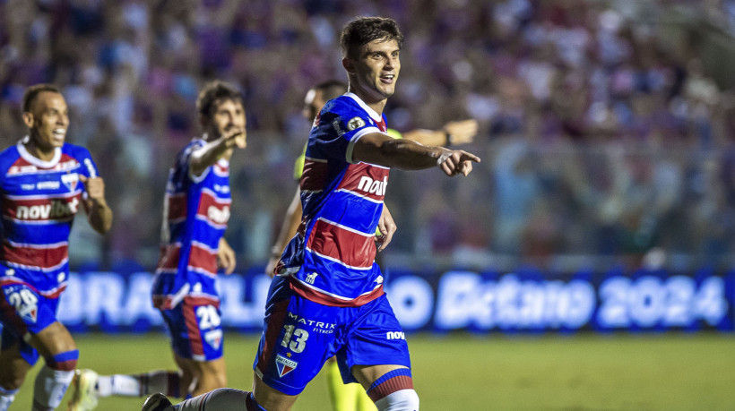 Kuscevic celebra gol marcado contra o Athletico-PR
