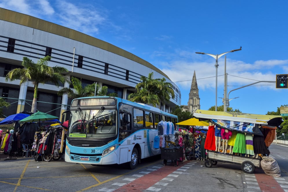 Atualmente, cerca de 650 mil passageiros usam o ônibus como principal meio de transporte todos os dias(Foto: FCO FONTENELE)