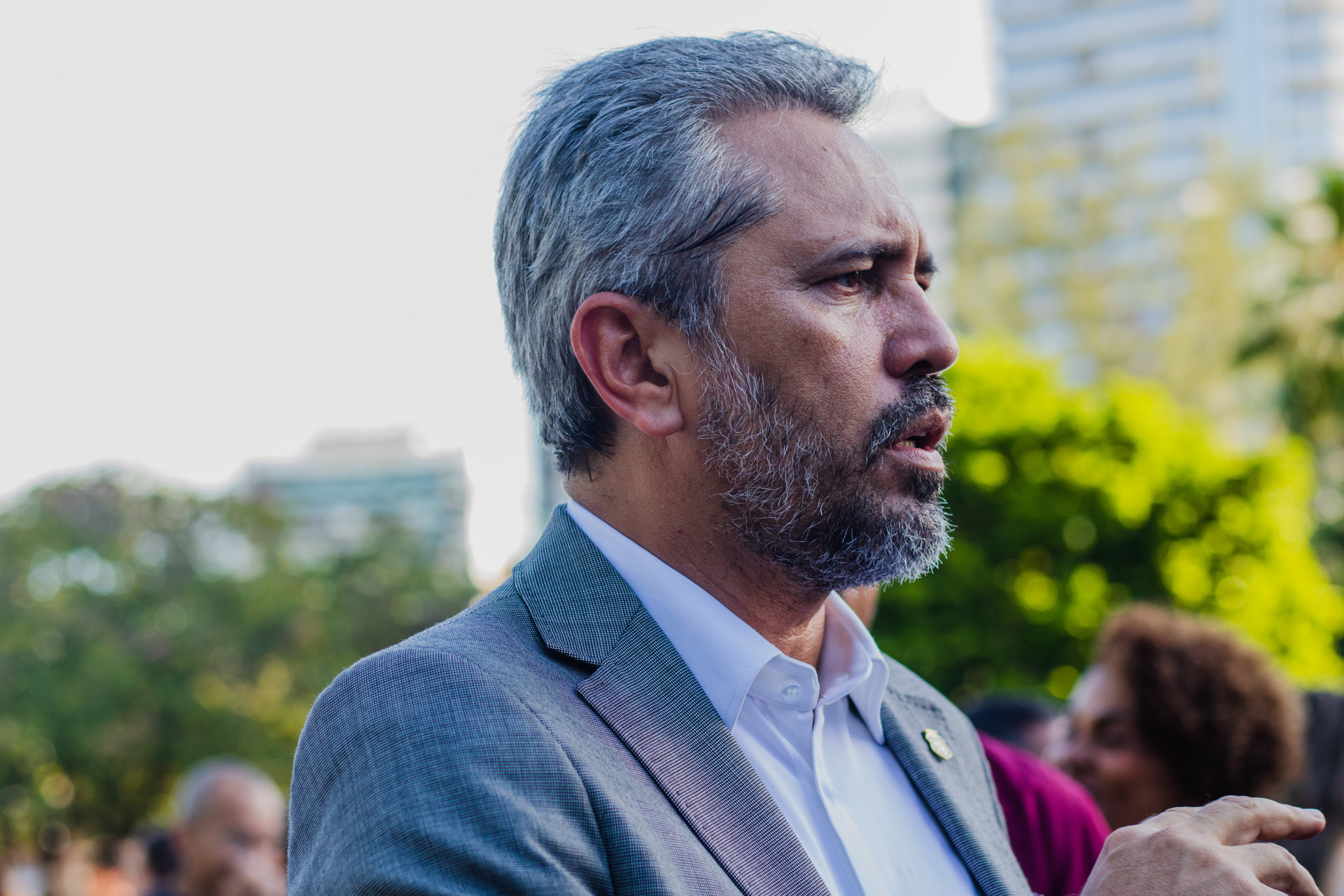 FORTALEZA, CEARÁ, 03-06-2024: O governador Elmano de Freitas assina termo com a Ministra Aniele Franco, no Palácio da Abolição. (Foto: Fernanda Barros / O Povo) (Foto: FERNANDA BARROS)