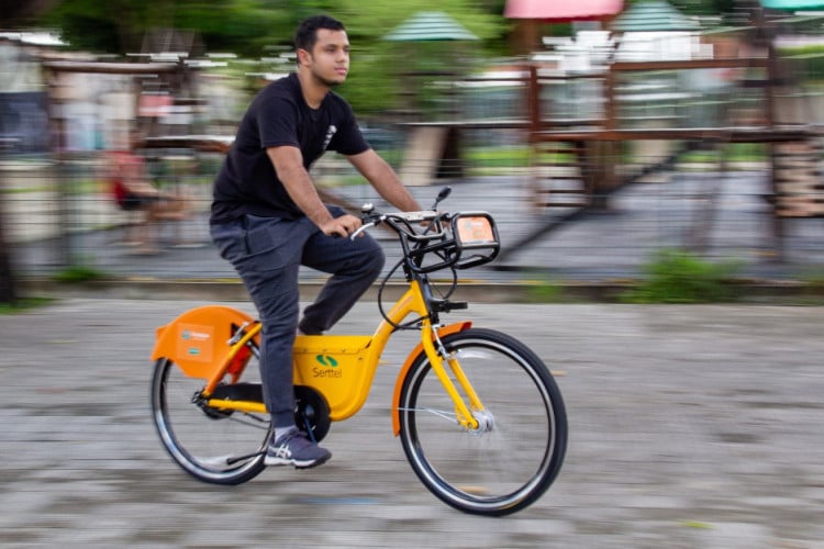 Novos equipamentos podem ser retirados pelo aplicativo Bicicletar ou utilizando o Bilhete Único, aproximando o cartão do totem disponível nas estações