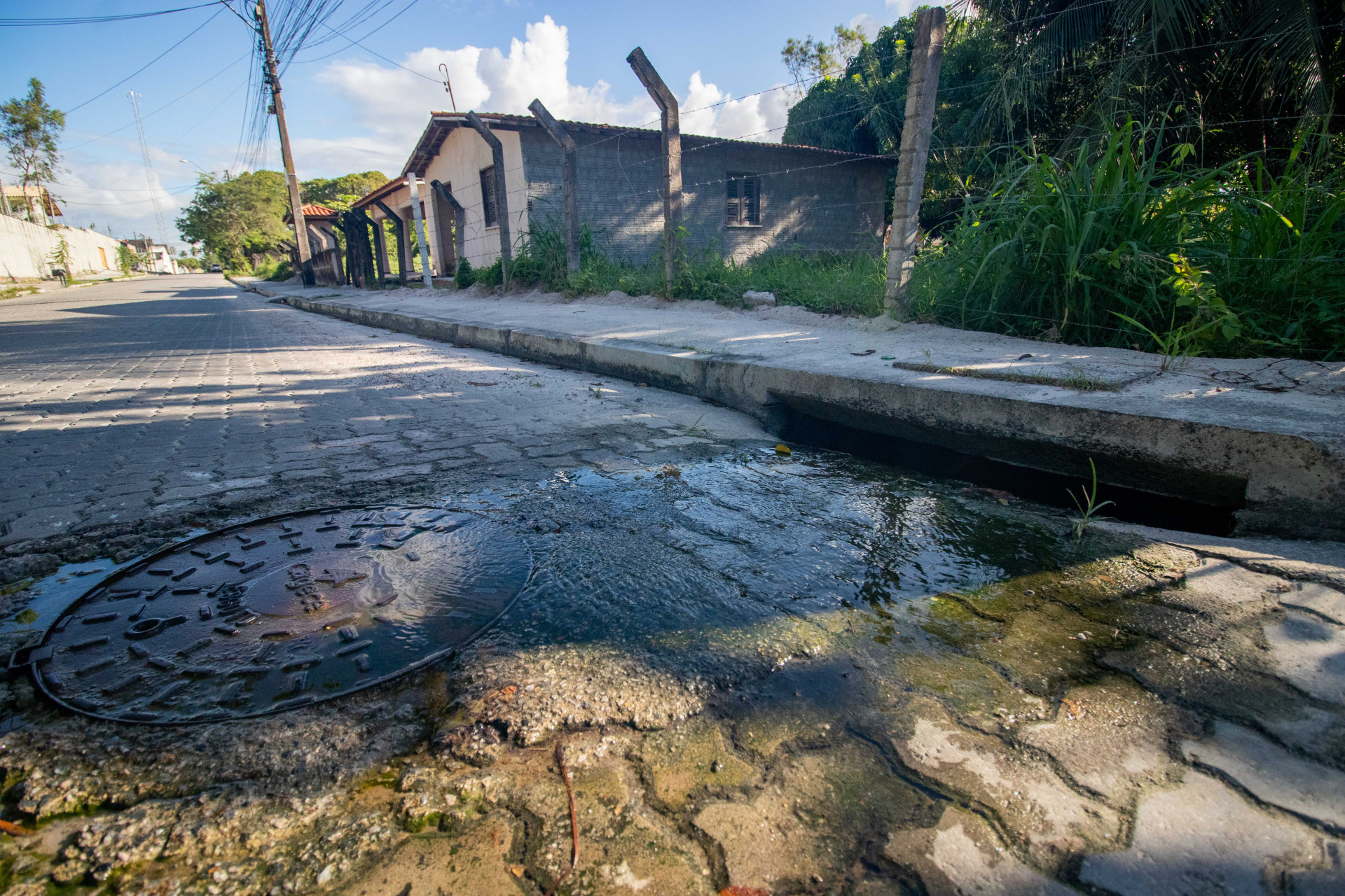 ￼NO Brasil, três em cada dez domicílios não contam com rede de esgoto (Foto: Samuel Setubal)