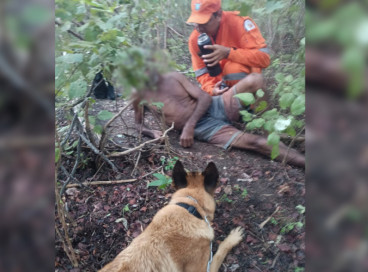 Idoso resgatado com auxílio de cães no interior do Ceará 