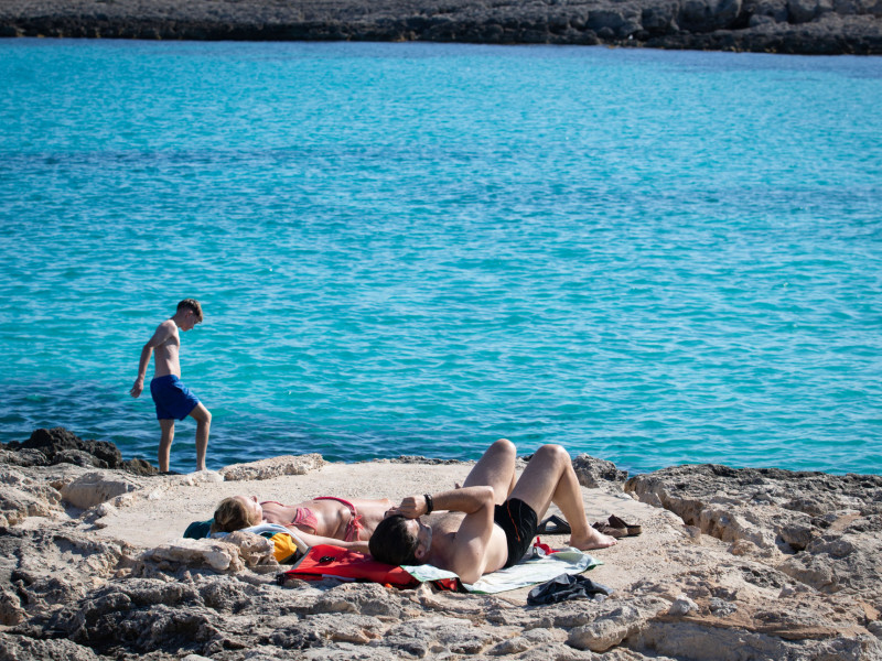 Foto mostra casas em Binibeca, uma pequena vila de pescadores, no município de Sant Lluis, na ilha balear de Menorca.