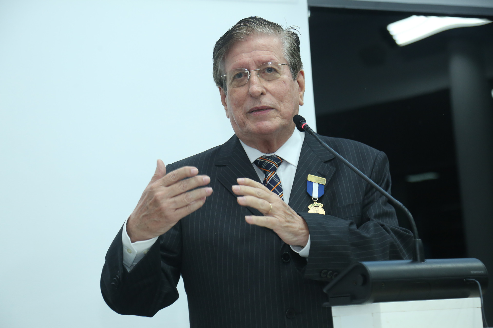 FORTALEZA-CE BRASIL, 0-06-2024 Entrega da Medalha Boticário Ferreira ao sr. Paulo Mindêllo na Câmara (4)  (Foto Joao Filho Tavares O Povo) (Foto: João Filho Tavares)