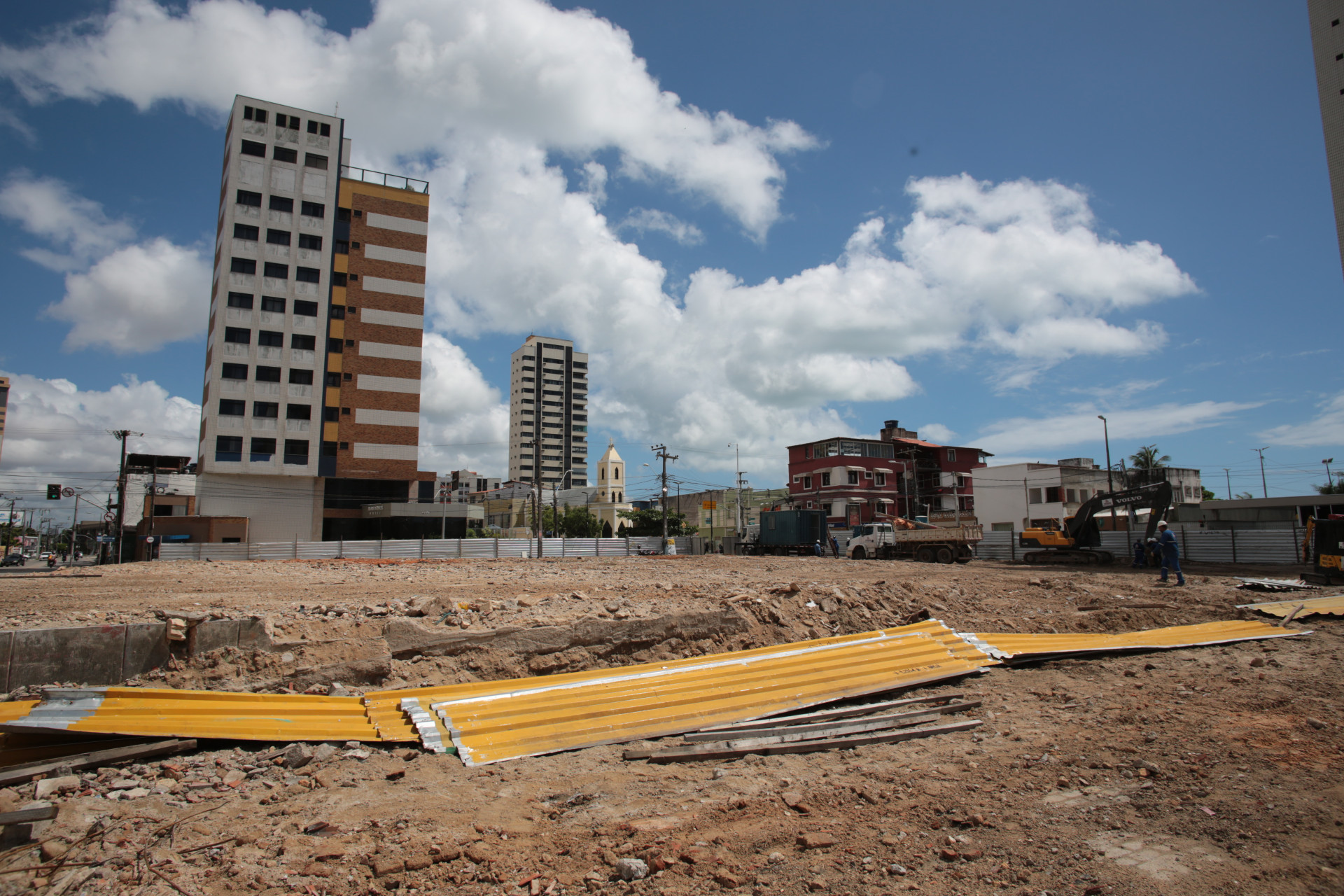 ￼TERRENO onde um dia esteve erguido o Edifício São Pedro teve sua demolição concluída no início deste mês (Foto: FÁBIO LIMA)