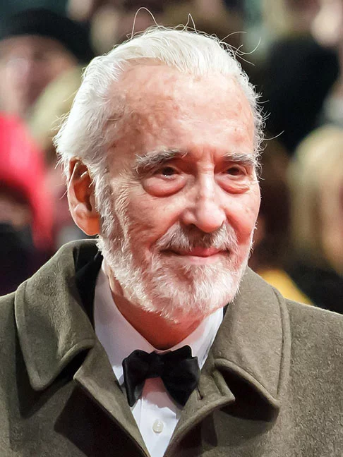 Há nove anos, em 7/6/2015, morria aos 93 anos um dos atores mais respeitados do cinema: Christopher Lee. Nascido em Londres, na Inglaterra,  ele foi ator, cantor e militar, tendo servido na Segunda Guerra Mundial. 