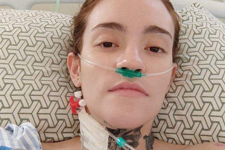 Carolina Arruda foi diagnosticada com neuralgia do trigêmeo, doença conhecida por causar 'a pior dor do mundo'