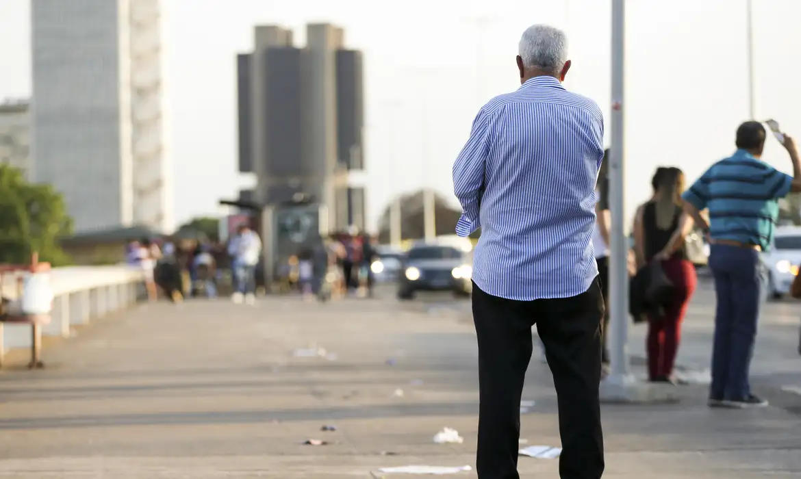 País registra 50 mil casos a mais de violência contra idosos em 2023 (Foto: © Marcelo Camargo/Agência Brasil)