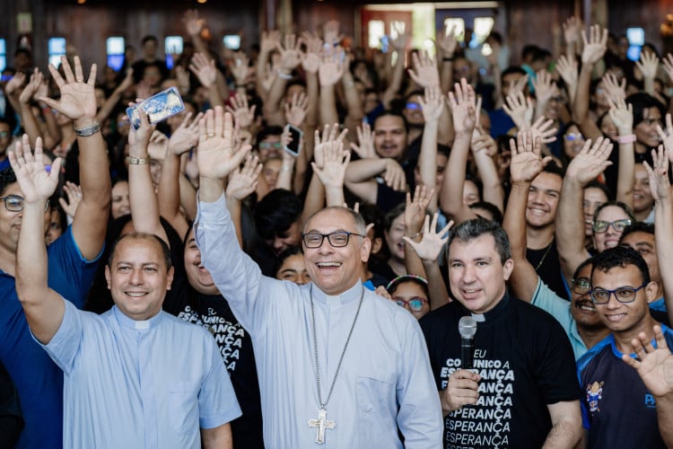 Dom Gregório Paixão, arcebispo da Arquidiocese de Fortaleza, ministrou palestra e presidiu a Santa Missa no Encontro Geral da Pascom (Pastoral da Comunicação), na Igreja da Glória (Cidade dos Funcionários ) com a presença do padre Vanderlúcio