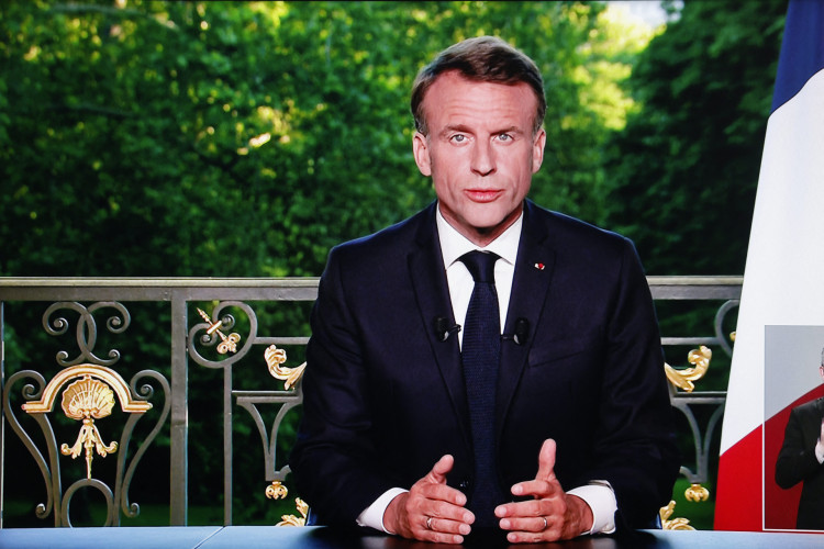 Presidente da França, Emmanuel Macron, faz discurso televisionado à nação e anunci que está dissolvendo a Assembleia Nacional