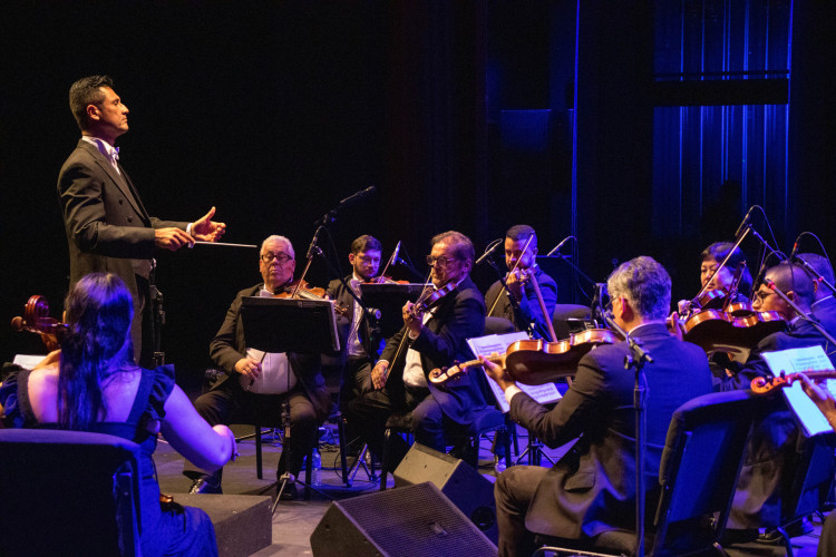 Orquestra Contemporânea Brasileira, regida pelo maestro Arley França, realiza apresentação do Dia dos Namorados no Cineteatro São Luiz