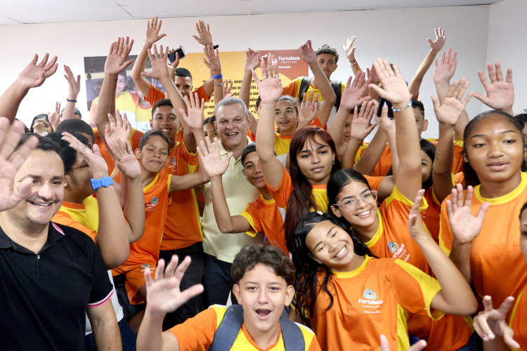 ￼PREFEITO José Sarto participou da inauguração da escola areninha 