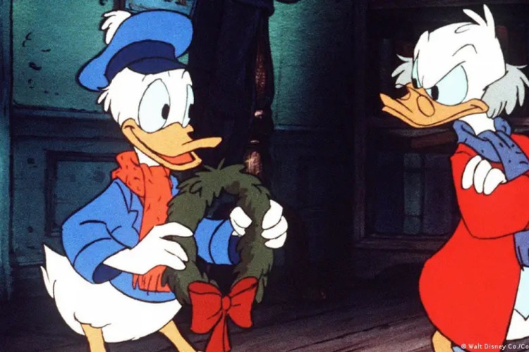Pato Donald com Tio Patinhas em cena do filme 'O conto de Natal do Mickey'