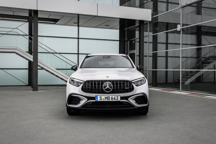 Nova Mercedes-AMG GLC 43 4MATIC versão carroceria para 2024.
