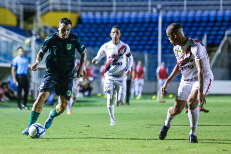 Lance do jogo Floresta x Ferroviário, no PV, pelo Campeonato Brasileiro Série C 2024