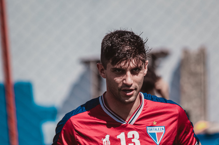 Zagueiro Kuscevic em treino do Fortaleza no Centro de Excelência Alcides Santos, no Pici