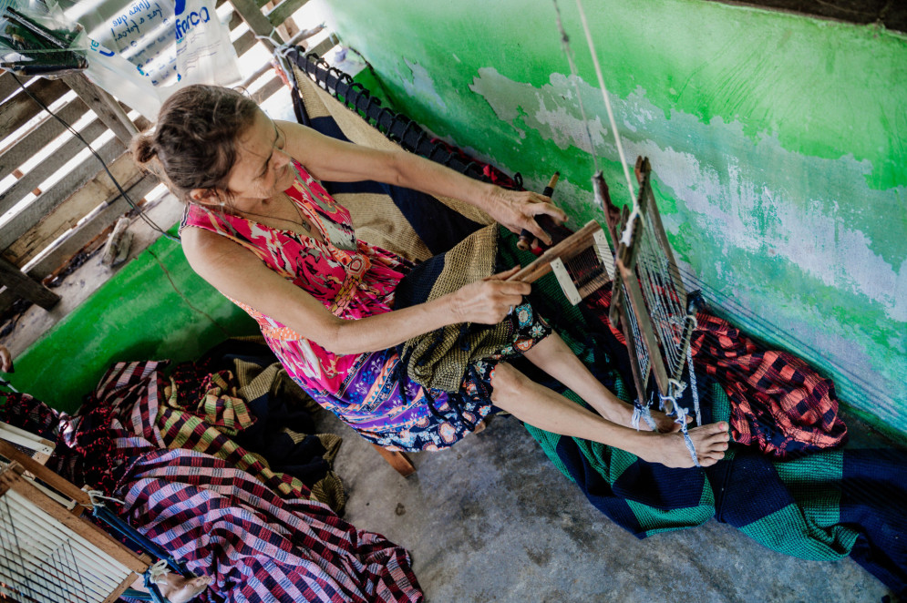 Maria de Lurdes Silva Rodrigues, 58, artesã de mamuçaba, em Jaguaruana (Foto: Júlio Caeser)