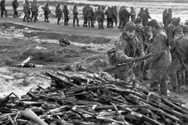 No dia 14 de junho de 1982, chegou ao fim a Guerra das Malvinas, entre a Argentina e o Reino Unido. 
