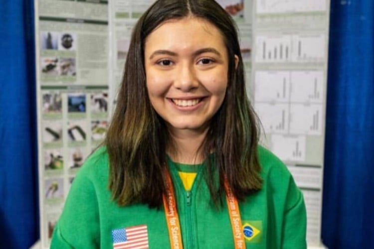 Gabrielle de Oliveira Rodrigues representou o Ceará na Feira Internacional de Ciências e Engenharia (ISEF), nos Estados Unidos, e o projeto da estudante foi premiado no evento
