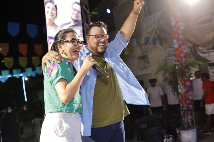 Técio Nunes (Psol) e Cindy Carvalho (Rede) em evento da pré-campanha do Psol e Rede