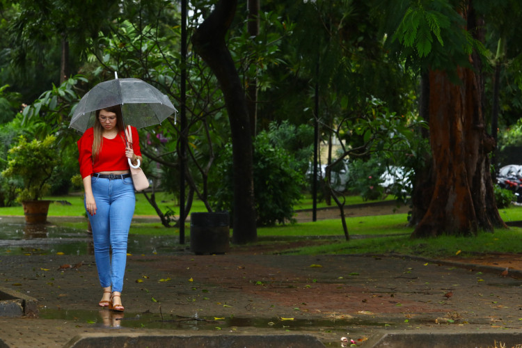 Parte do Ceará tem aviso para chuvas intensas neste sábado e domingo. Confira a previsão do tempo 