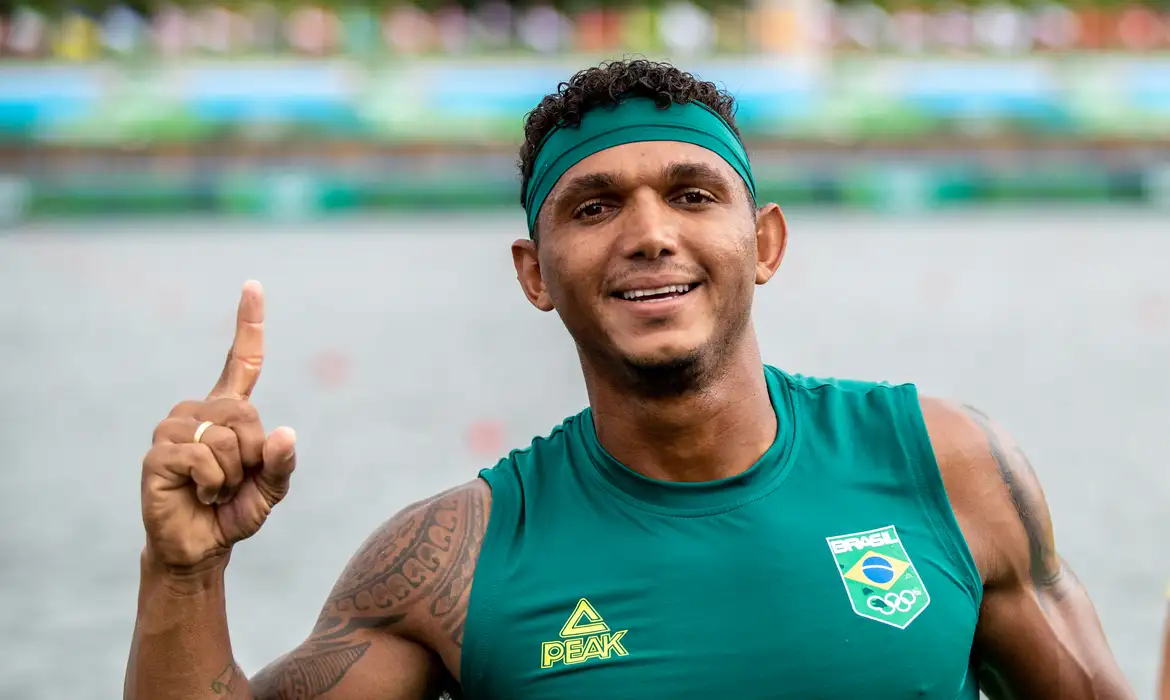 Isaquias Queiroz vê briga apertada por recorde individual de medalhas