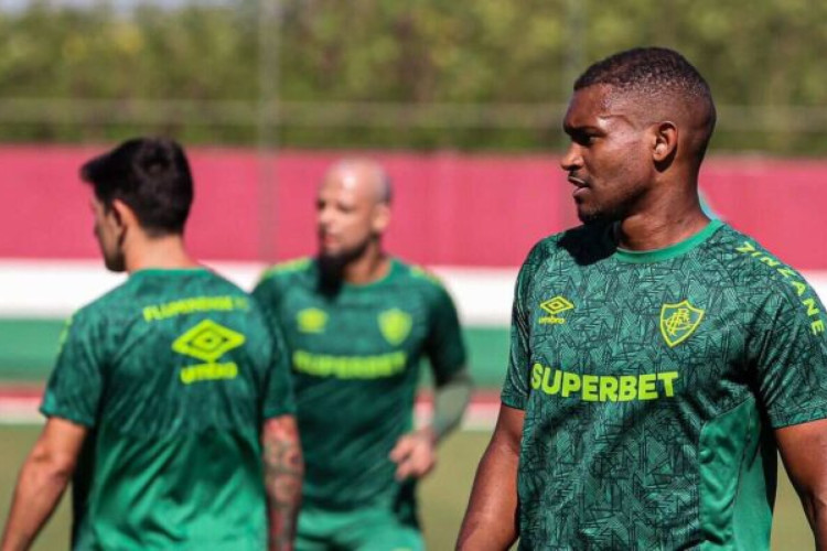 Tricolor mede forças com o Atlético-GO neste sábado (15). às 21h (de Brasília), no Maracanã, e zagueiro pode alcançar tal feito 