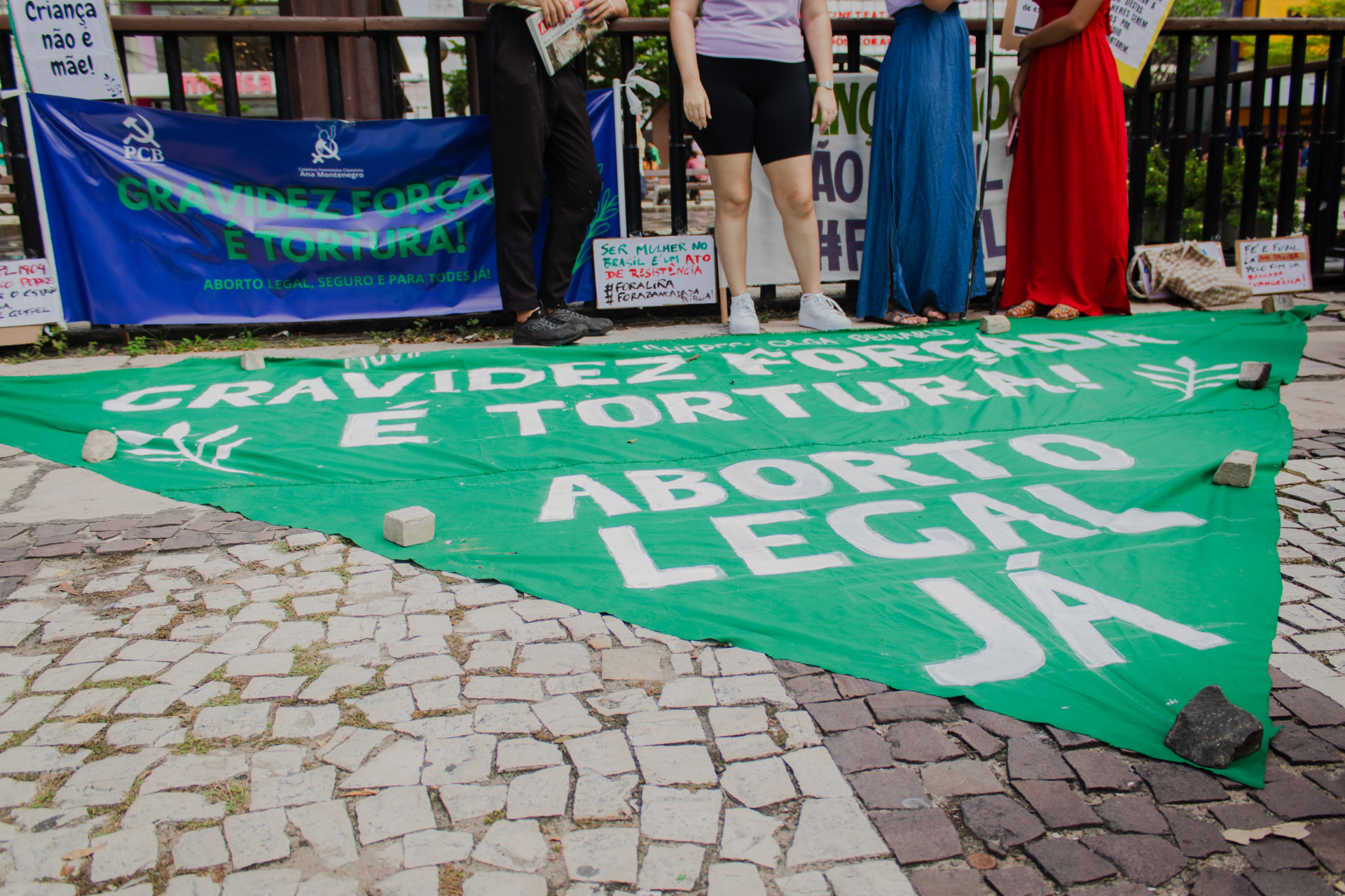 FORTALEZA-CE, BRASIL, 15-06-2024: Protesto contra a PL do aborto, na Praça do Ferreira. (Foto: Fernanda Barros/O Povo) (Foto: FERNANDA BARROS)