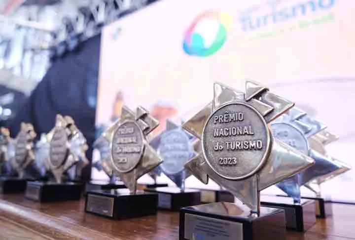 A cerimônia do Prêmio Nacional do Turismo foi realizada no sábado (16/12), em Brasília, e premiou com uma medalha de prata a Associação Rota do Enxaimel, localizada em Pomerode (SC).