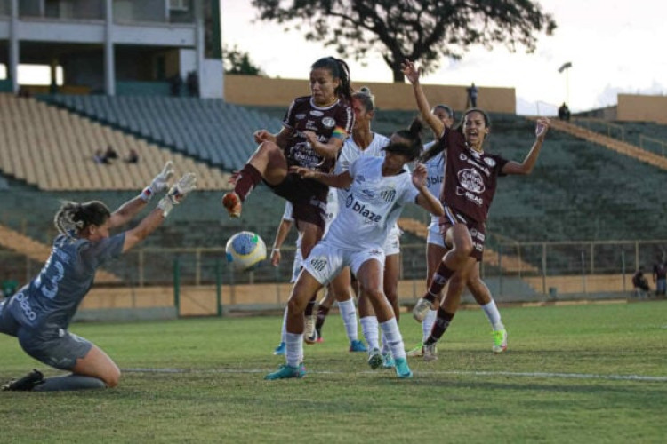 Guerreiras Grenás fazem 2 a 0 e mantêm vice-liderança, agora com 28 pontos; Sereias da Vila seguem com apenas sete, na zona de rebaixamento