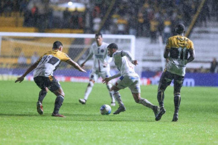 Segundo tempo eletrizante impede primeira vitória do Tigrão como mandante, e Tricolor desperdiça chance de liderança no Brasileiro