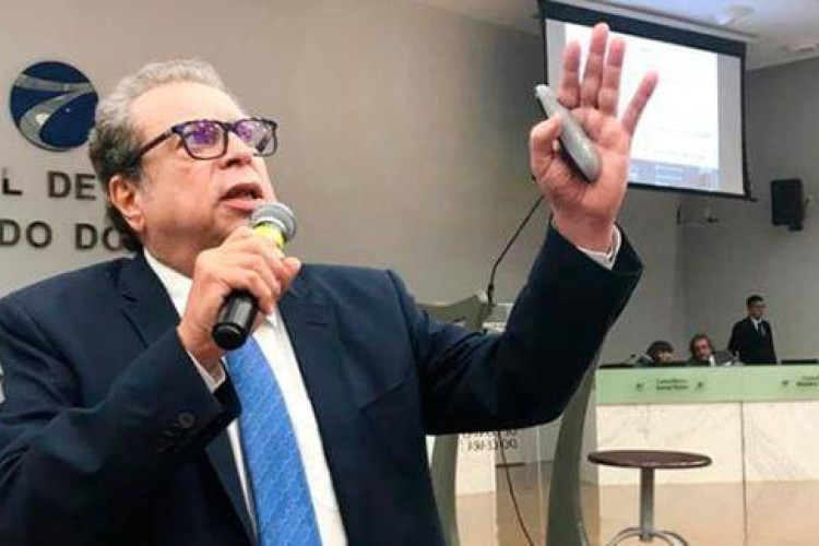 ￼ALEXANDRE Figueiredo, 66, foi empossado no Tribunal de Contas do Ceará em 1995